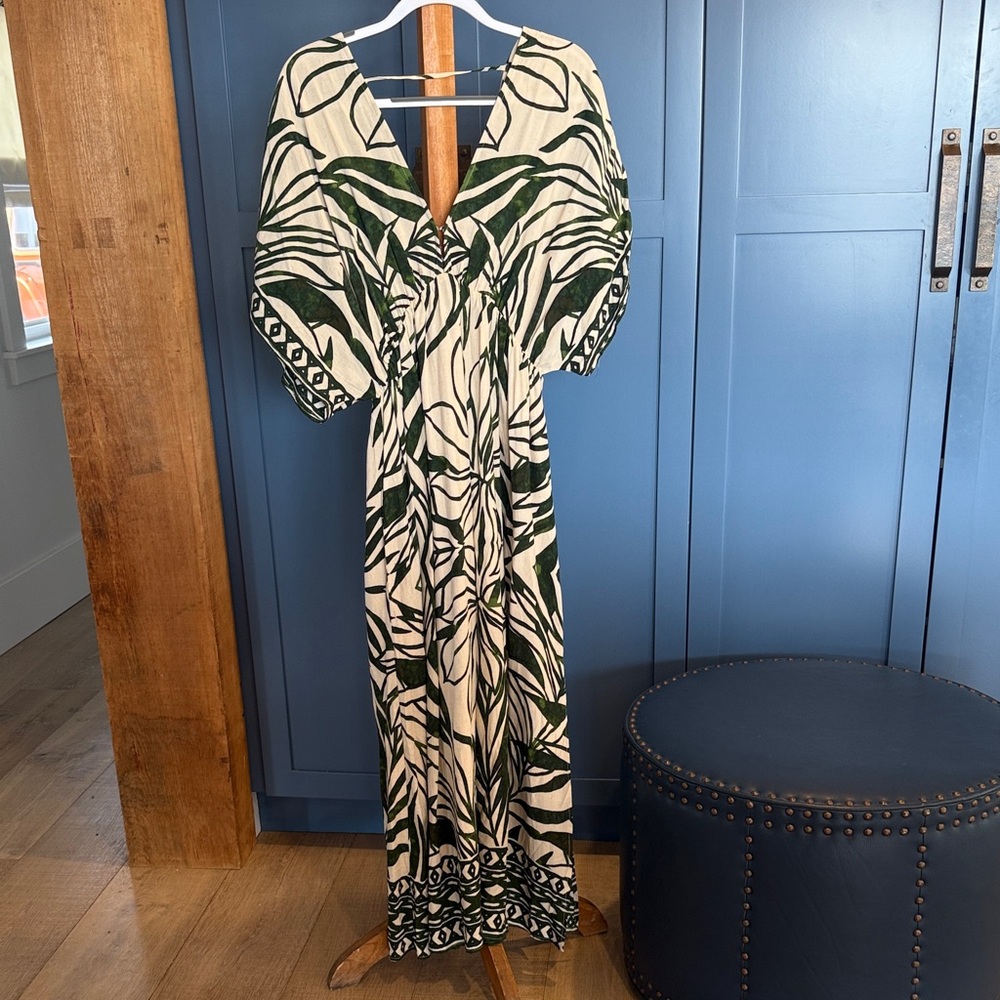 THE DRESS FORUM MAXI NWOT Tropical Leaf Print Maxi Dress in Cream & Dark Green